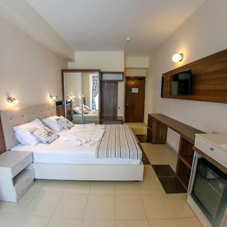 Jijo'S Hotel Мамая Экстерьер фото