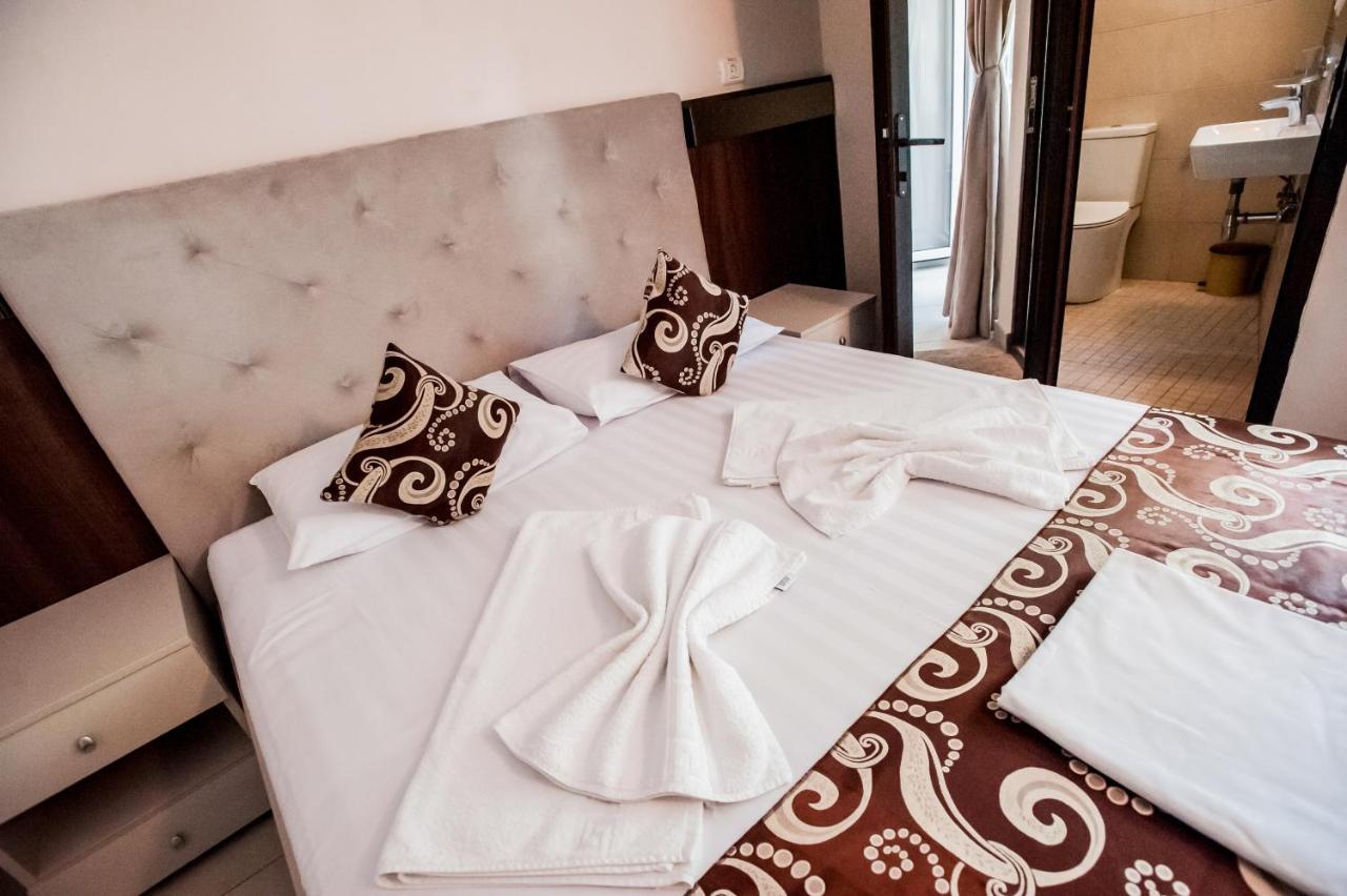Jijo'S Hotel Мамая Экстерьер фото