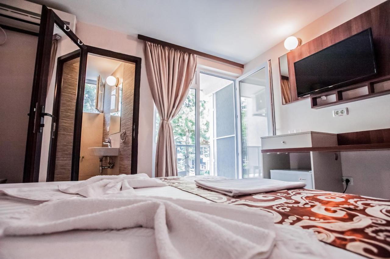 Jijo'S Hotel Мамая Экстерьер фото