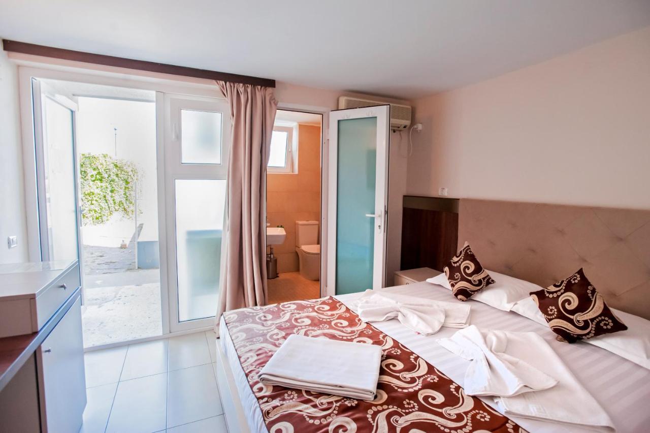Jijo'S Hotel Мамая Экстерьер фото