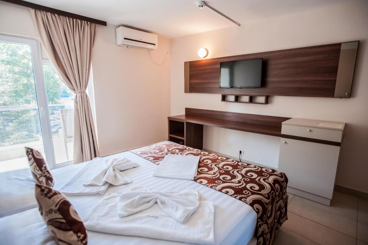 Jijo'S Hotel Мамая Экстерьер фото