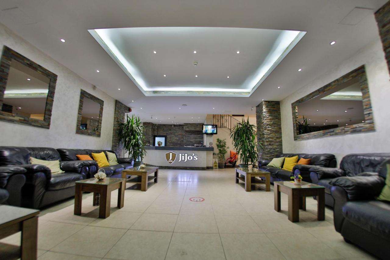Jijo'S Hotel Мамая Экстерьер фото