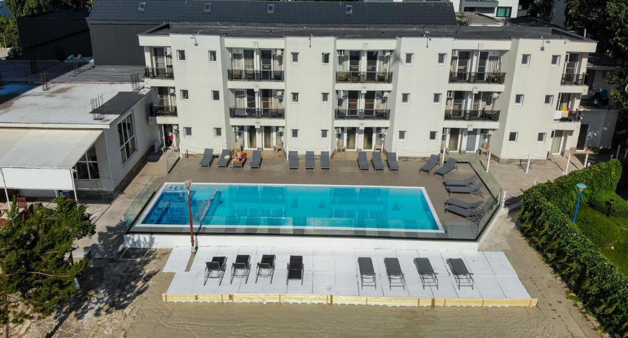 Jijo'S Hotel Мамая Экстерьер фото