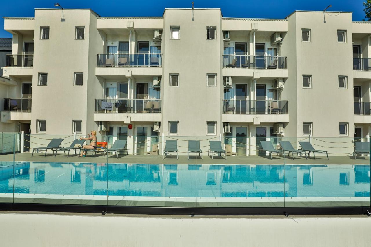 Jijo'S Hotel Мамая Экстерьер фото