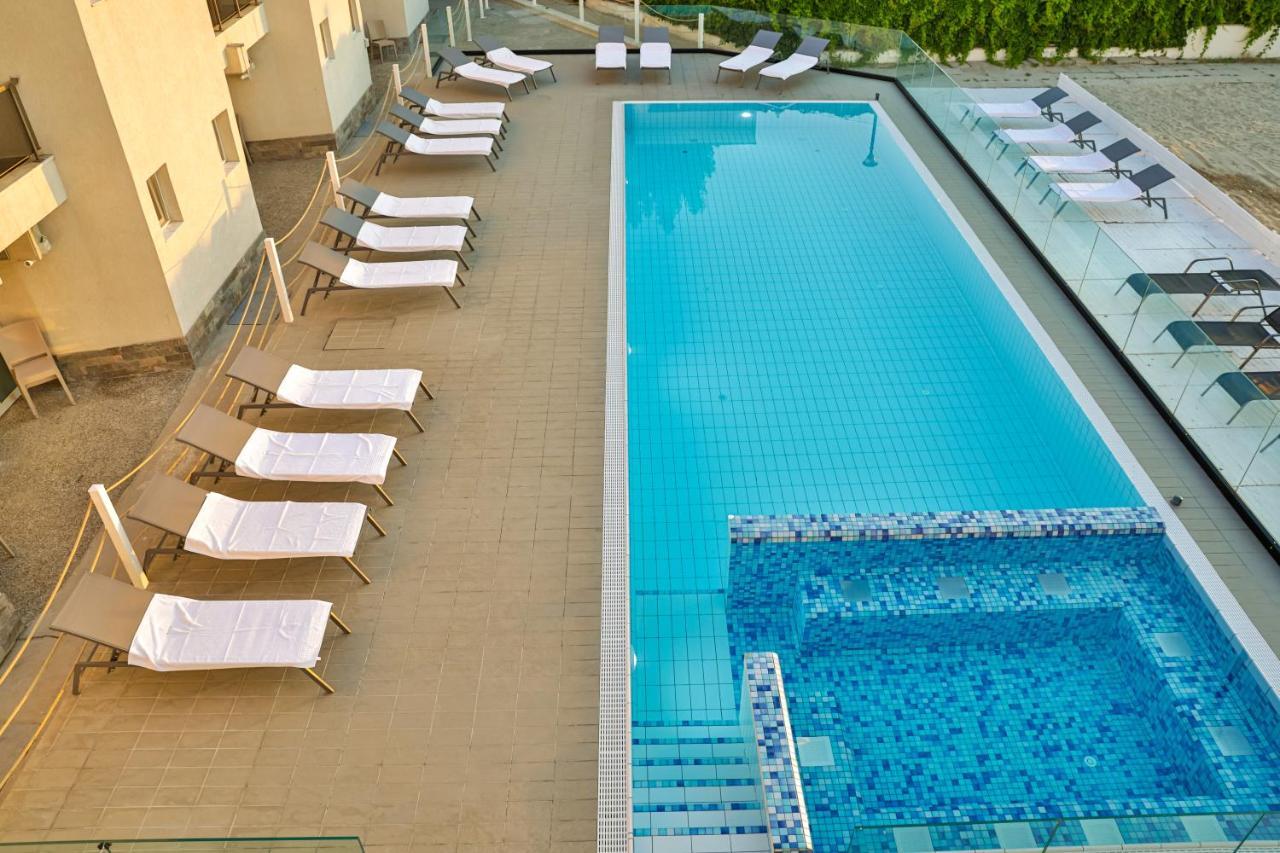 Jijo'S Hotel Мамая Экстерьер фото