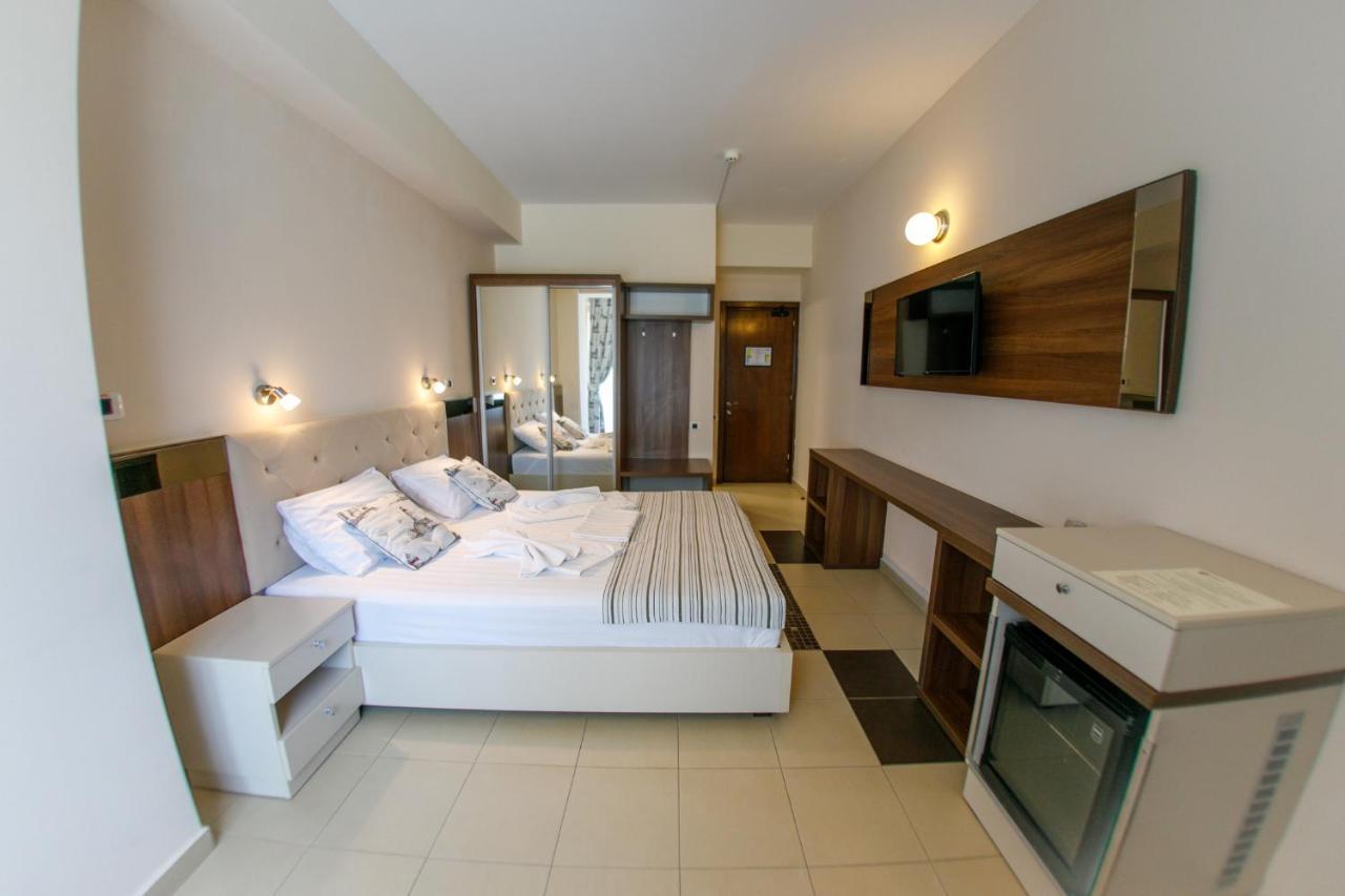 Jijo'S Hotel Мамая Экстерьер фото