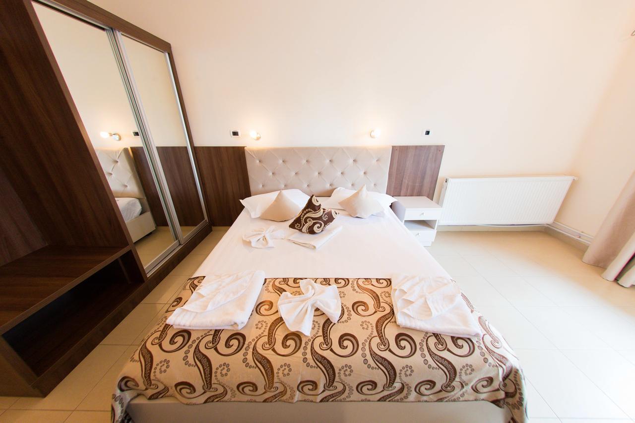 Jijo'S Hotel Мамая Экстерьер фото