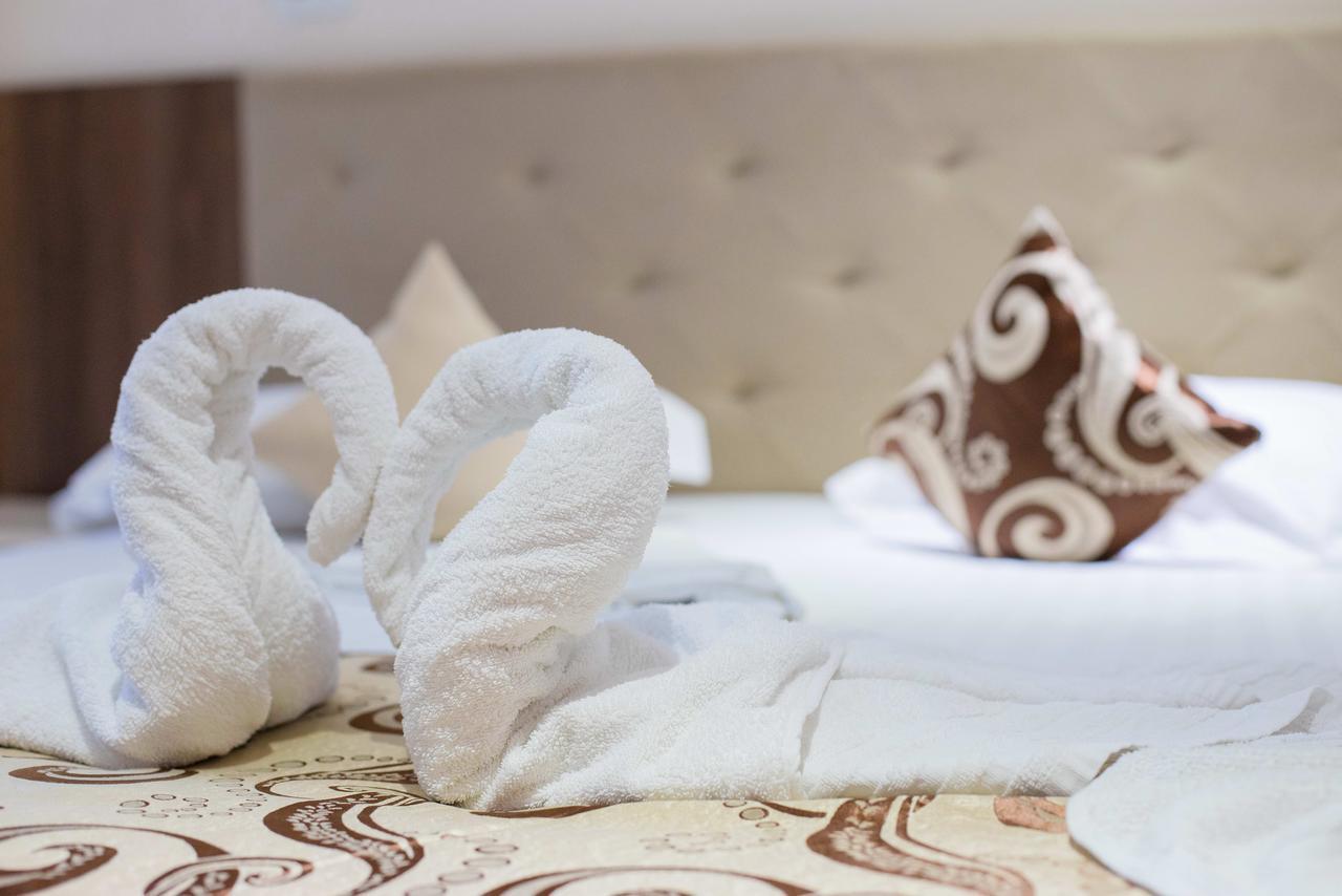 Jijo'S Hotel Мамая Экстерьер фото