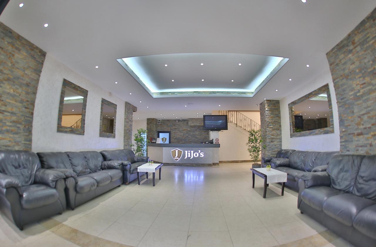 Jijo'S Hotel Мамая Экстерьер фото