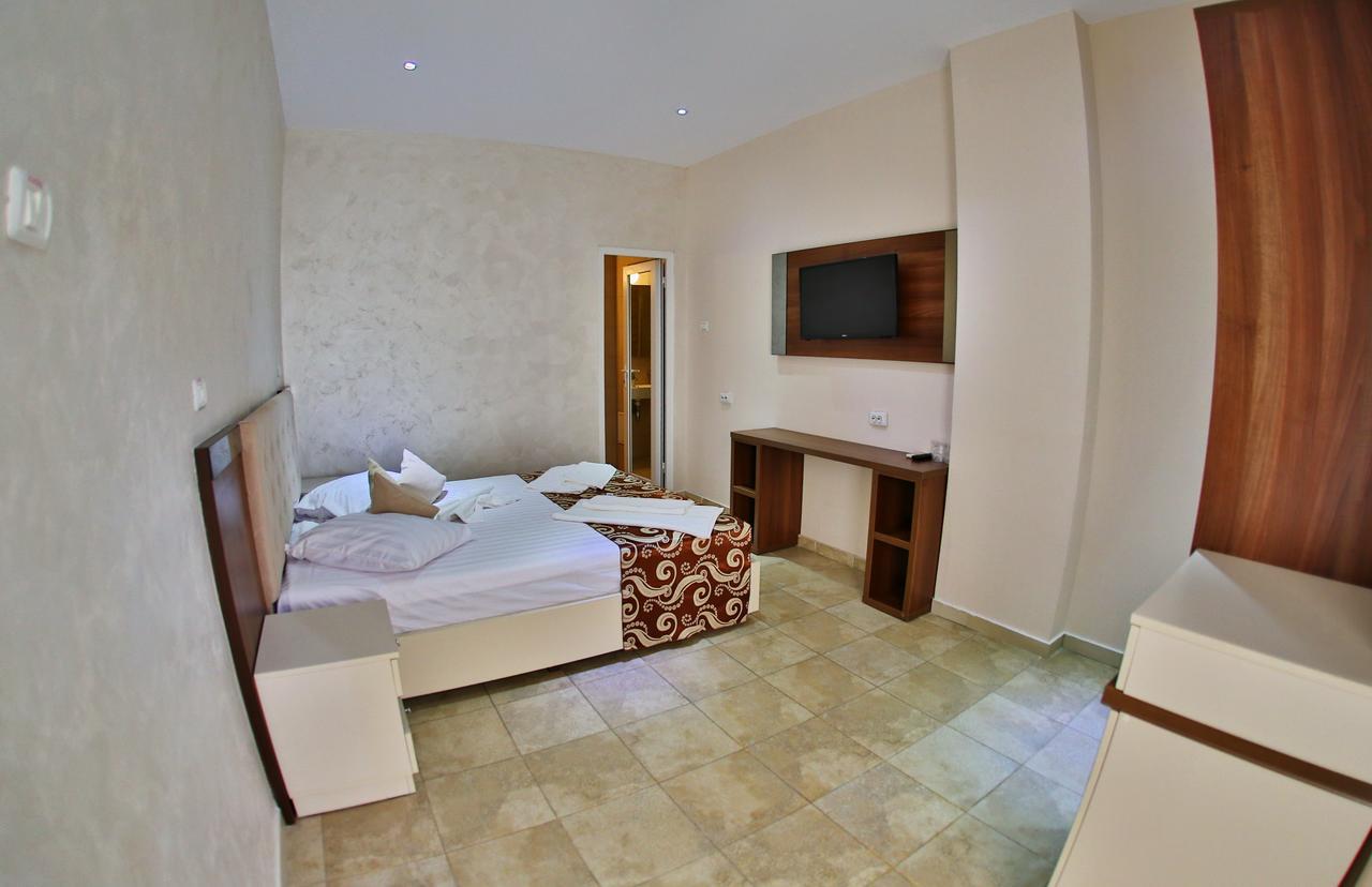 Jijo'S Hotel Мамая Экстерьер фото